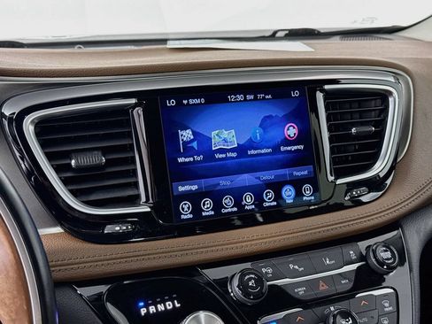 Used 2017 Chrysler Pacifica Limited FWD image 16