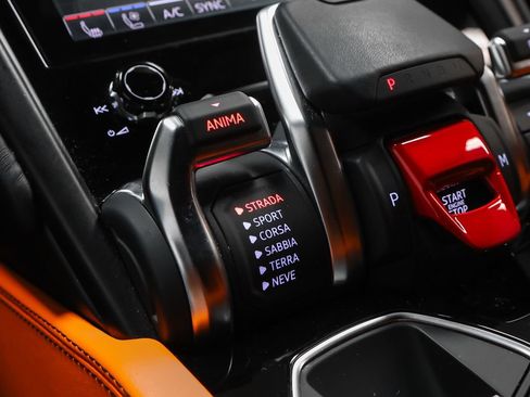 Used 2022 Lamborghini Urus AWD/4WD image 58
