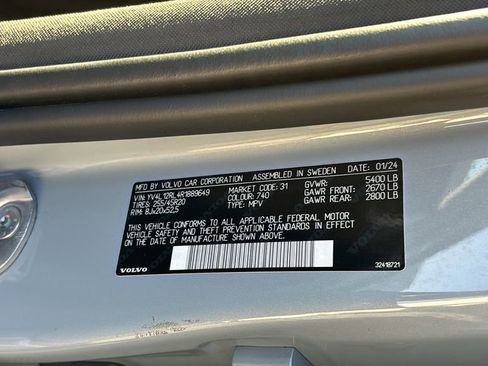 Certified 2024 Volvo XC60 B5 Plus AWD/4WD image 33