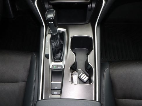 Used 2018 Honda Accord Sport image 17