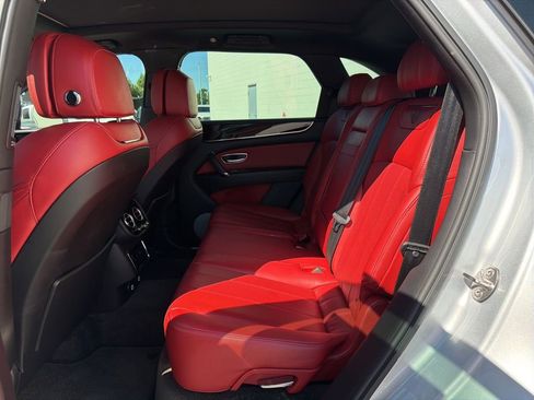 Used 2019 Bentley Bentayga AWD/4WD image 13