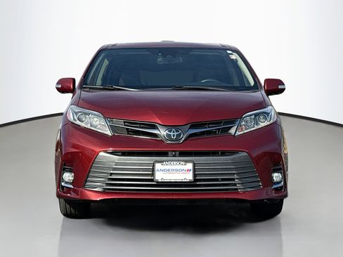 Used 2019 Toyota Sienna XLE image 16