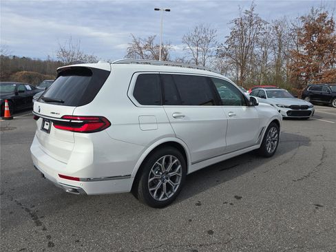 New 2026 BMW X7 xDrive40i w/ Premium Package image 3