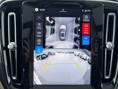 Certified 2026 Volvo XC40 B5 Plus AWD/4WD image 21