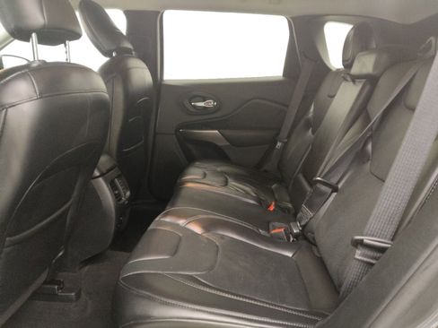 Used 2020 Jeep Cherokee Limited AWD/4WD image 18