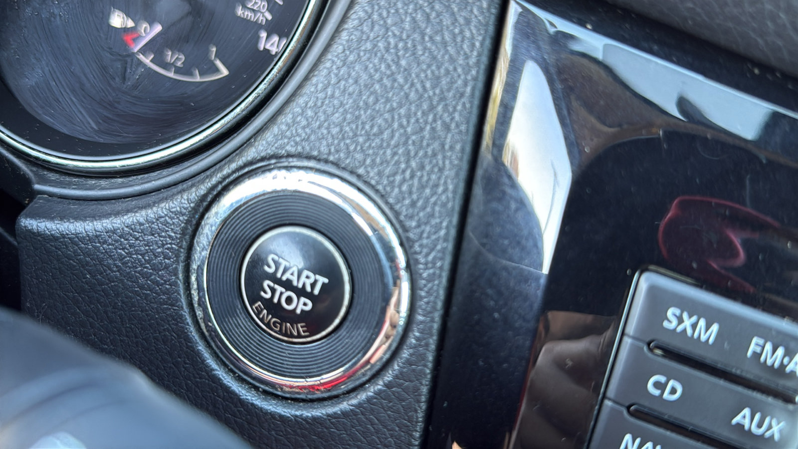 Used 2015 Nissan Rogue SV w/ SV Premium Package AWD/4WD image 12