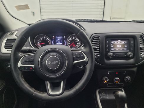 Used 2018 Jeep Compass Latitude image 22