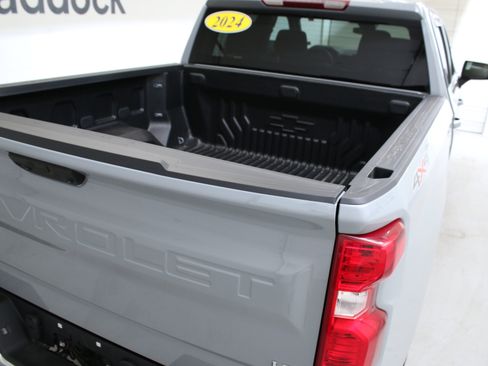 Used 2024 Chevrolet Silverado 1500 LT image 9