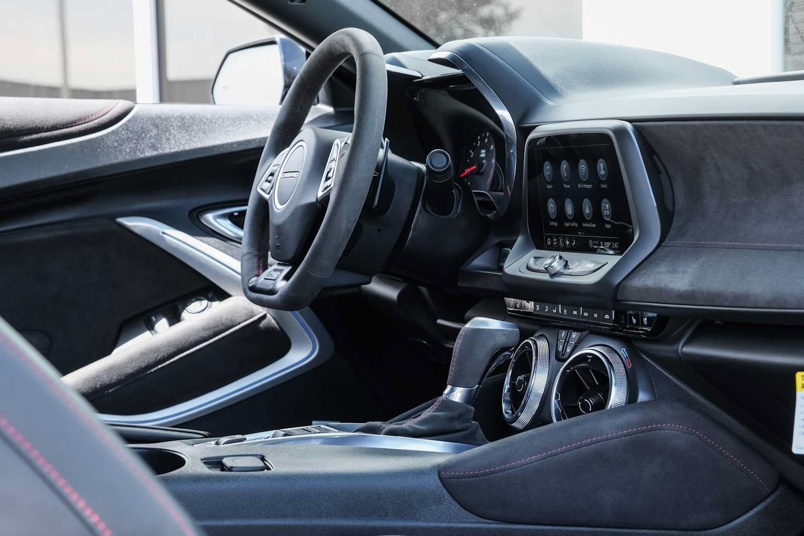 Used 2021 Chevrolet Camaro ZL1 RWD image 26