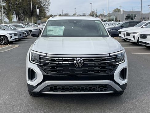 New 2026 Volkswagen Atlas Peak Edition AWD/4WD image 2