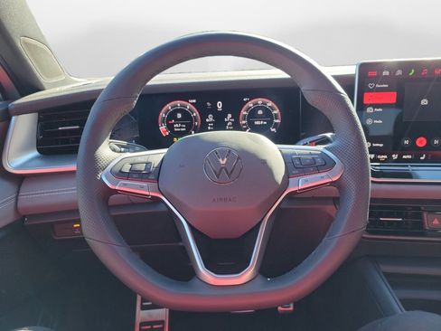 New 2026 Volkswagen Tiguan SE R-Line image 10