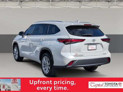 Used 2023 Toyota Highlander Limited FWD image 5