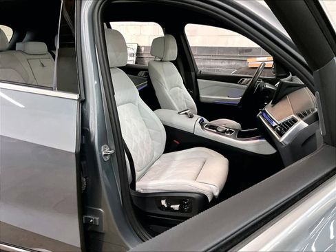 Used 2024 BMW X5 xDrive40i w/ Premium Package image 10