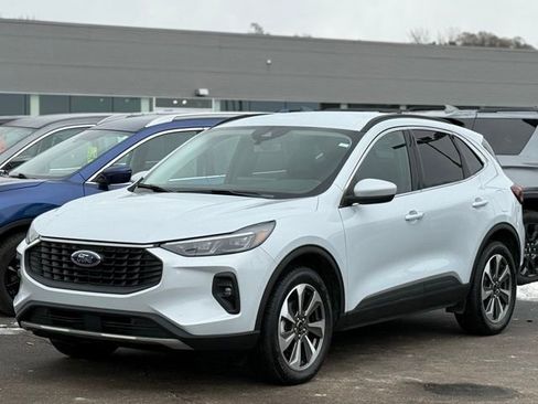 Certified 2025 Ford Escape Platinum image 33