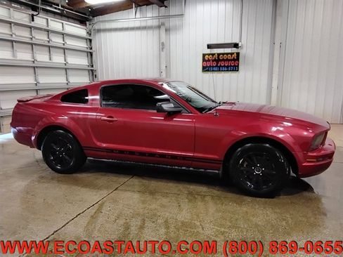 Used 2007 Ford Mustang Deluxe image 2
