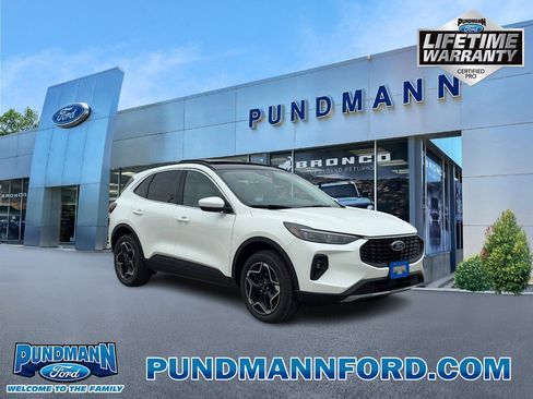 New 2026 Ford Escape Platinum w/ Class II Trailer Tow Package image 1