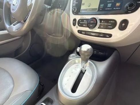 Used 2016 Kia Soul EV + w/ Sun & Fun Package FWD image 16