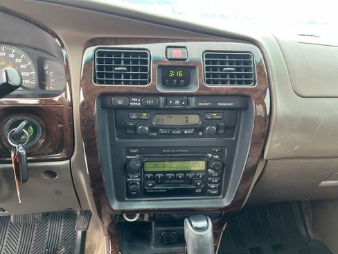 Used 2002 Toyota 4Runner Limited image 19