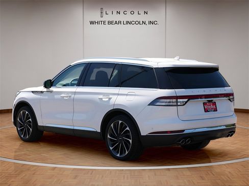 Used 2020 Lincoln Aviator Reserve w/ Equipment Group 202A image 3
