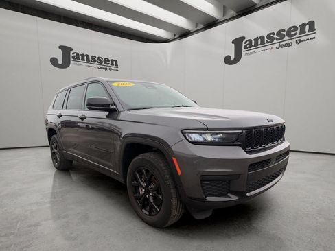Used 2025 Jeep Grand Cherokee L Altitude RWD image 6
