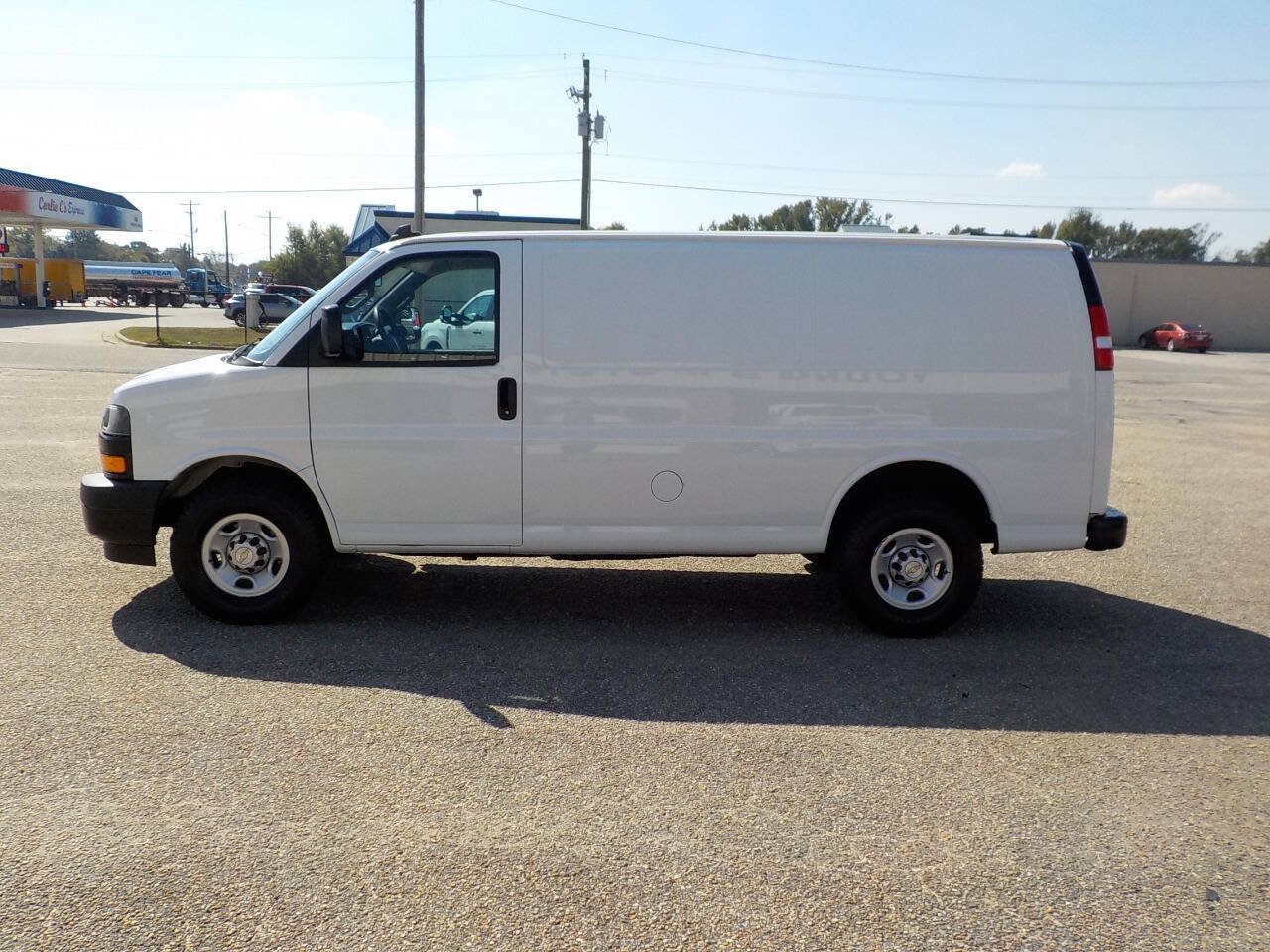 Used 2021 Chevrolet Express 2500 w/ Driver Convenience Package RWD image 2