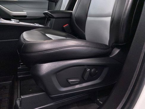 Used 2023 Ford Explorer XLT w/ Equipment Group 202A image 14