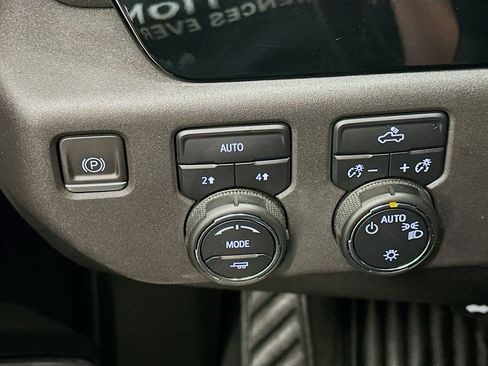 Used 2023 Chevrolet Silverado 1500 LT image 17