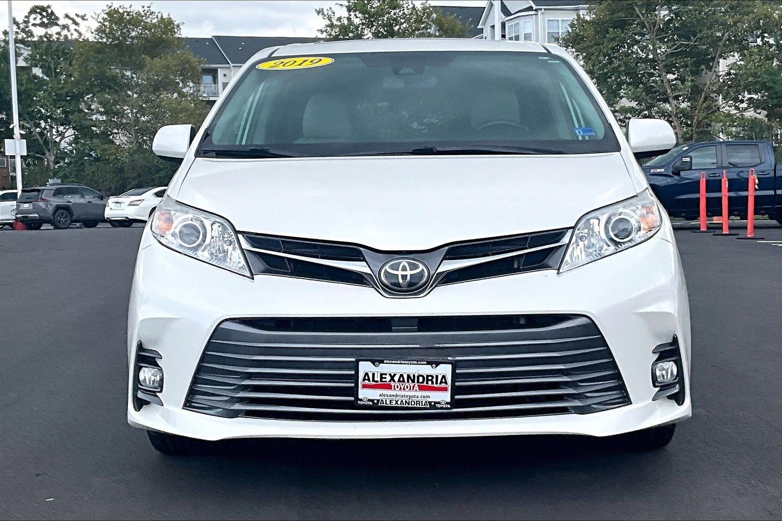 Used 2019 Toyota Sienna XLE w/ XLE Navigation Package AWD/4WD image 3