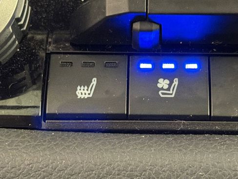 Used 2022 Toyota Tundra Limited image 31