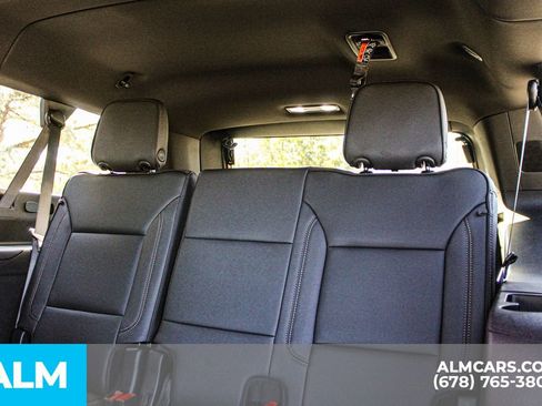 Used 2025 Chevrolet Suburban High Country image 19
