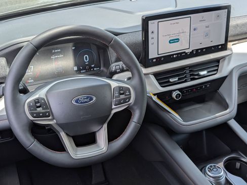 New 2026 Ford Explorer Active RWD image 11