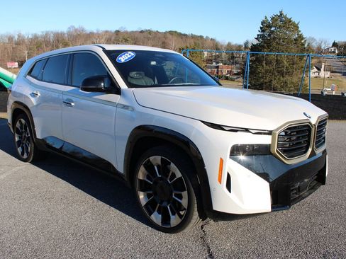 New 2023 BMW XM image 2
