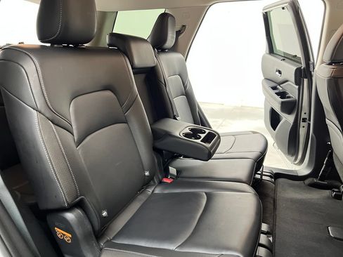 Used 2025 Nissan Pathfinder SL FWD image 21