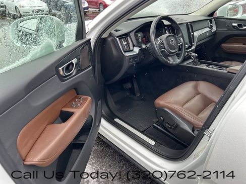 Used 2019 Volvo XC60 T6 Momentum w/ Advanced Package image 9