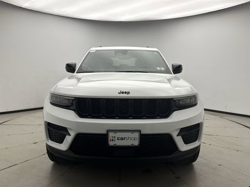 Used 2023 Jeep Grand Cherokee Altitude image 8