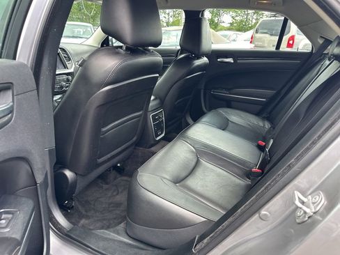 Used 2018 Chrysler 300 Limited w/ Safetytec Plus Group image 27