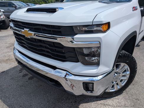 Used 2024 Chevrolet Silverado 2500 LT AWD/4WD image 13