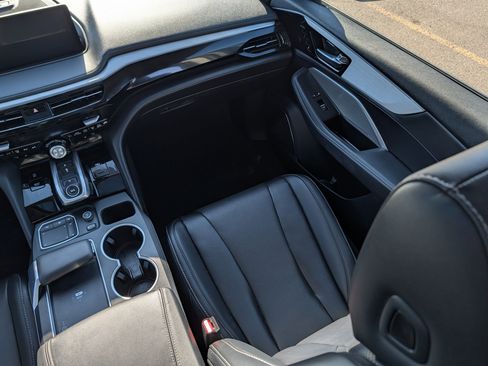 Used 2023 Acura MDX SH-AWD w/ Technology Package image 11