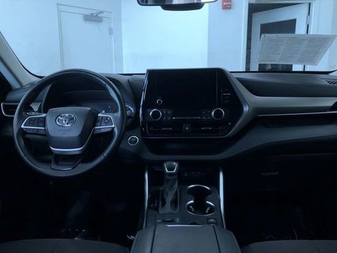 Certified 2024 Toyota Highlander LE image 19