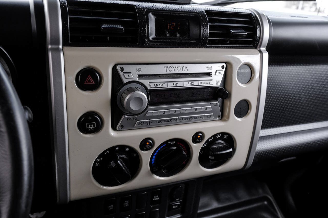 Used 2008 Toyota FJ Cruiser 2WD w/ Upgrade Pkg 2 image 27