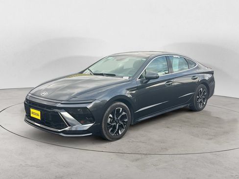 Used 2025 Hyundai Sonata SEL FWD image 1