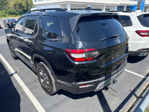 Certified 2025 Honda Pilot TrailSport image 4