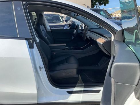 Used 2021 Tesla Model Y Long Range image 64