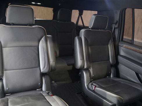 Used 2021 Chevrolet Suburban Premier RWD image 33