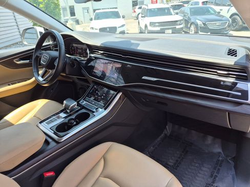 Used 2023 Audi Q8 Premium w/ Convenience Package AWD/4WD image 30