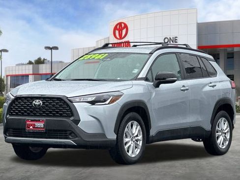 Used 2025 Toyota Corolla Cross LE image 9