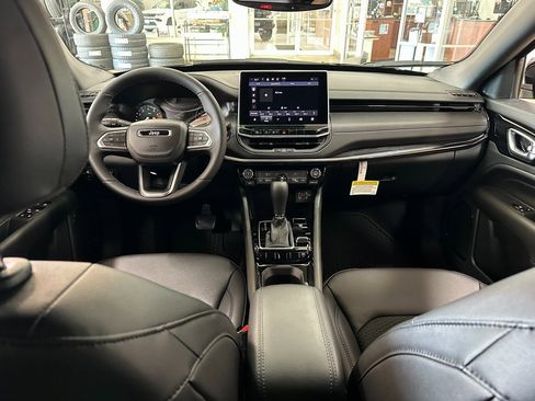 New 2026 Jeep Compass Latitude image 12