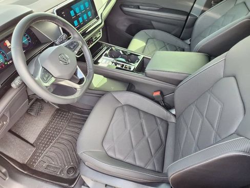 Used 2024 Volkswagen Atlas Cross Sport SE w/ Panoramic Sunroof Package FWD image 13