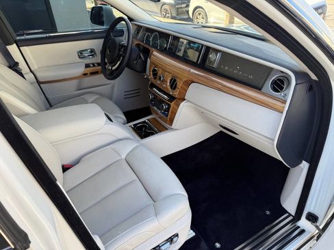 Used 2018 Rolls-Royce Phantom Sedan image 27