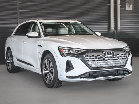 Used 2024 Audi Q8 e-tron Premium Plus w/ Premium Plus Package AWD/4WD image 12